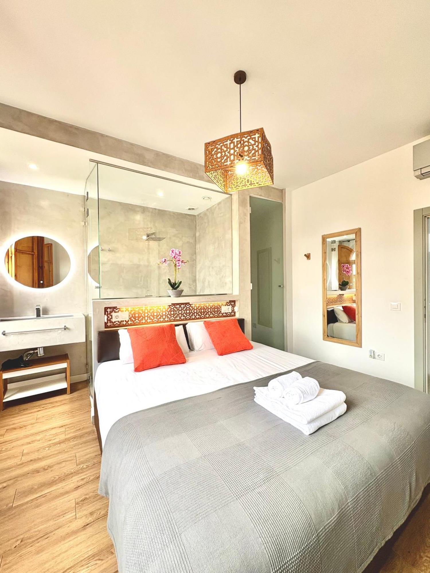Unique House - Private Spa&pool -stayinseville Holiday home
