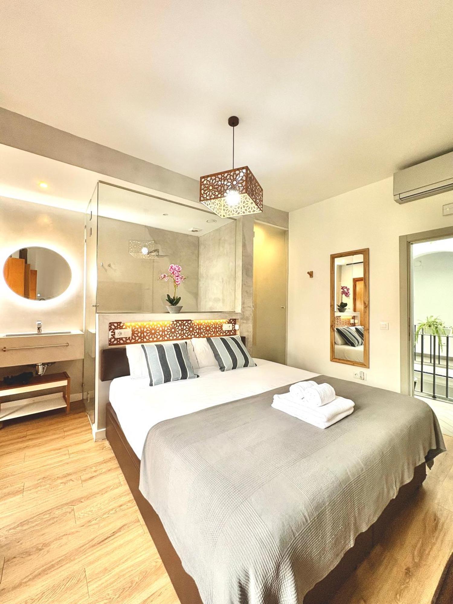 Unique House - Private Spa&pool -stayinseville Holiday home