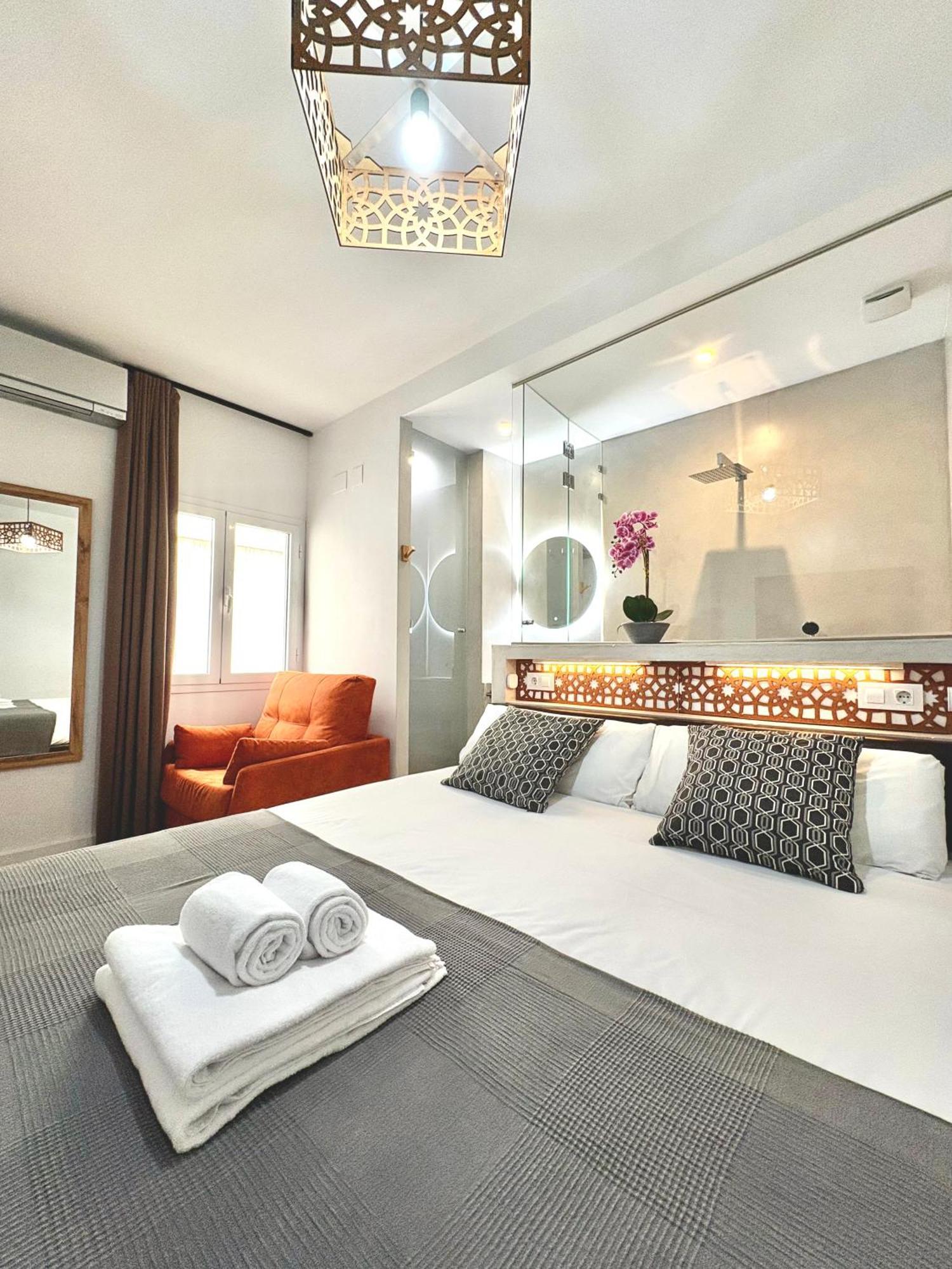 Holiday home Unique House - Private Spa&pool -stayinseville