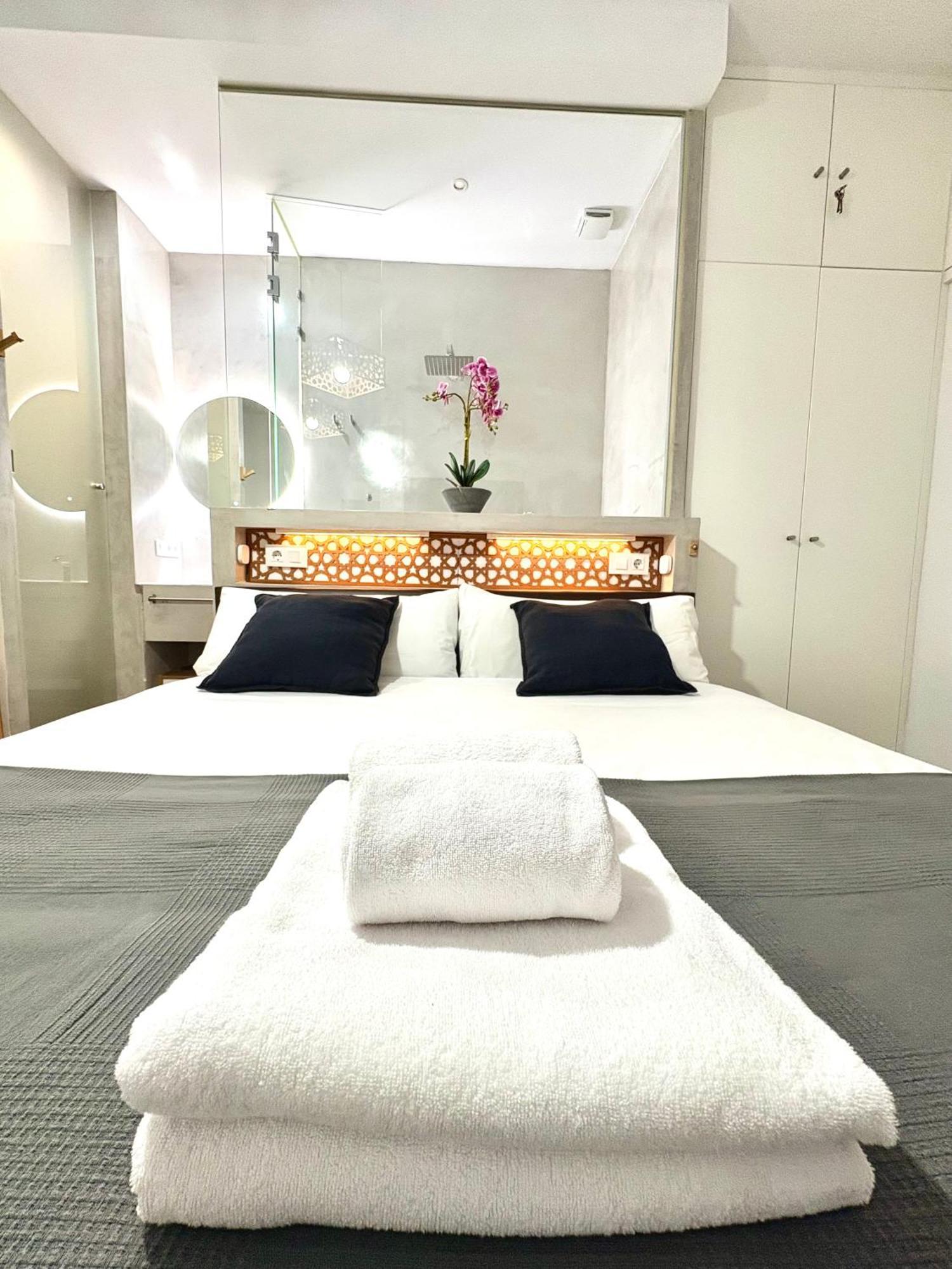 Unique House - Private Spa&pool -stayinseville Holiday home *