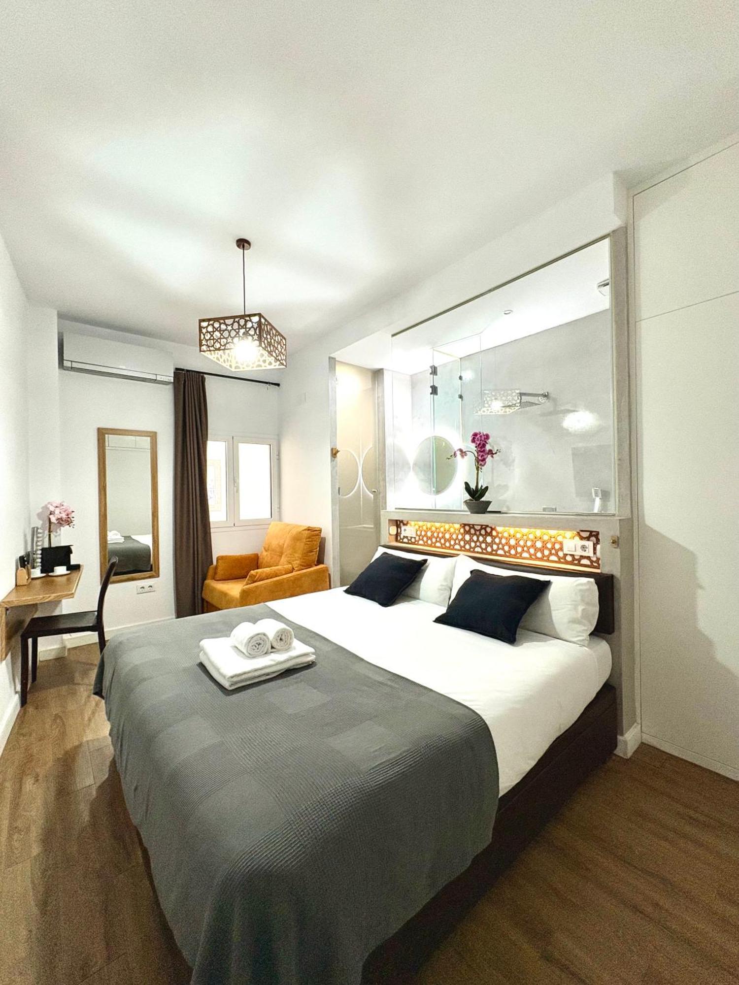 Unique House - Private Spa&pool -stayinseville Holiday home