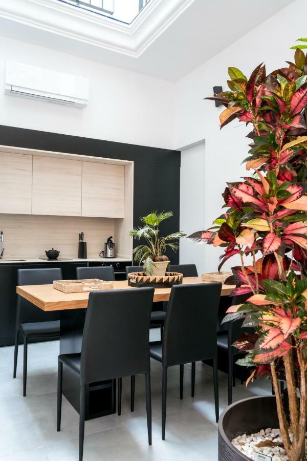 Unique House - Private Spa&pool -stayinseville Holiday home